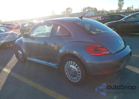 2014 Volkswagen Beetle 2.5L z USA, uszkodzony, nr VIN 3VWJP7AT4EM612866